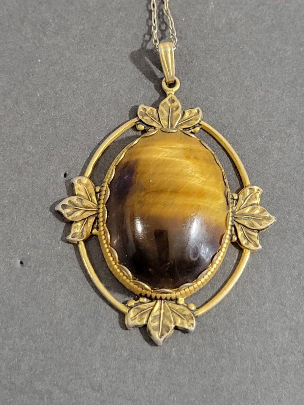 Tiger's Eye Cabochon Pendant Necklace Gold Tone 19" Unsigned